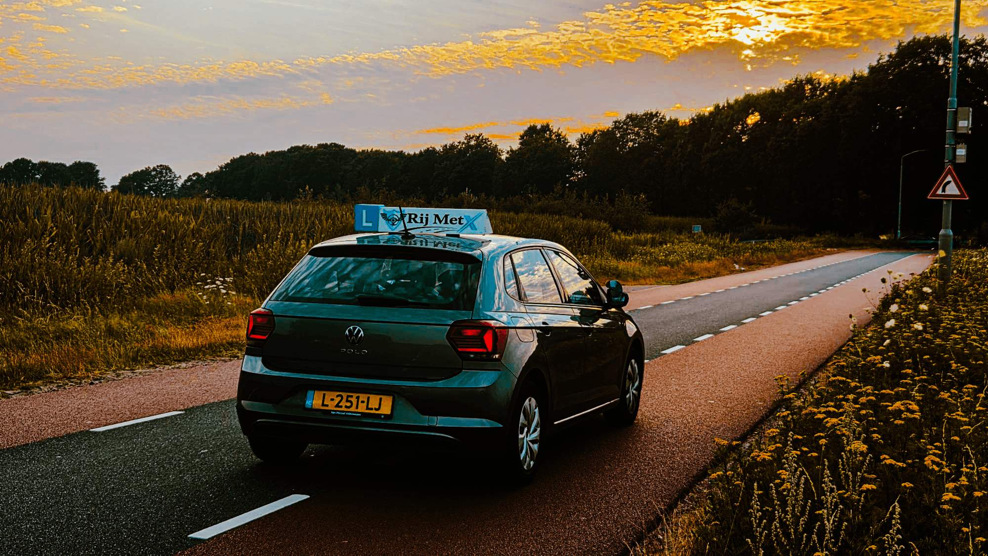 Rij MetX learner car at sunset on a country road near Eindhoven